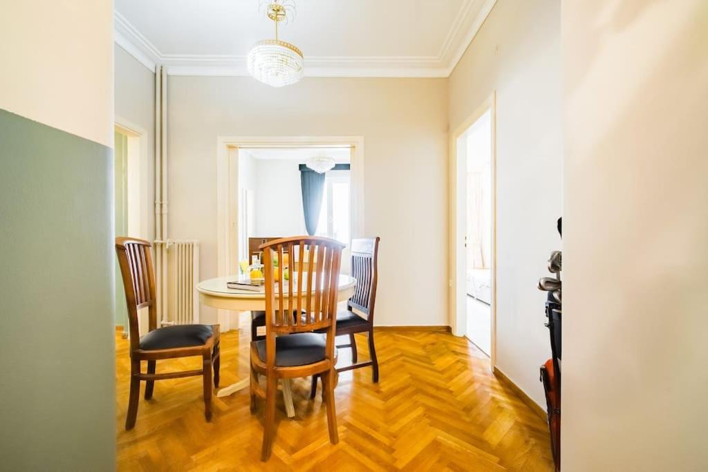 Emporikon Apartment Steps From Historic Center Athènes Extérieur photo