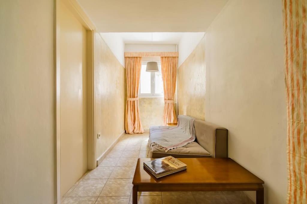 Emporikon Apartment Steps From Historic Center Athènes Extérieur photo