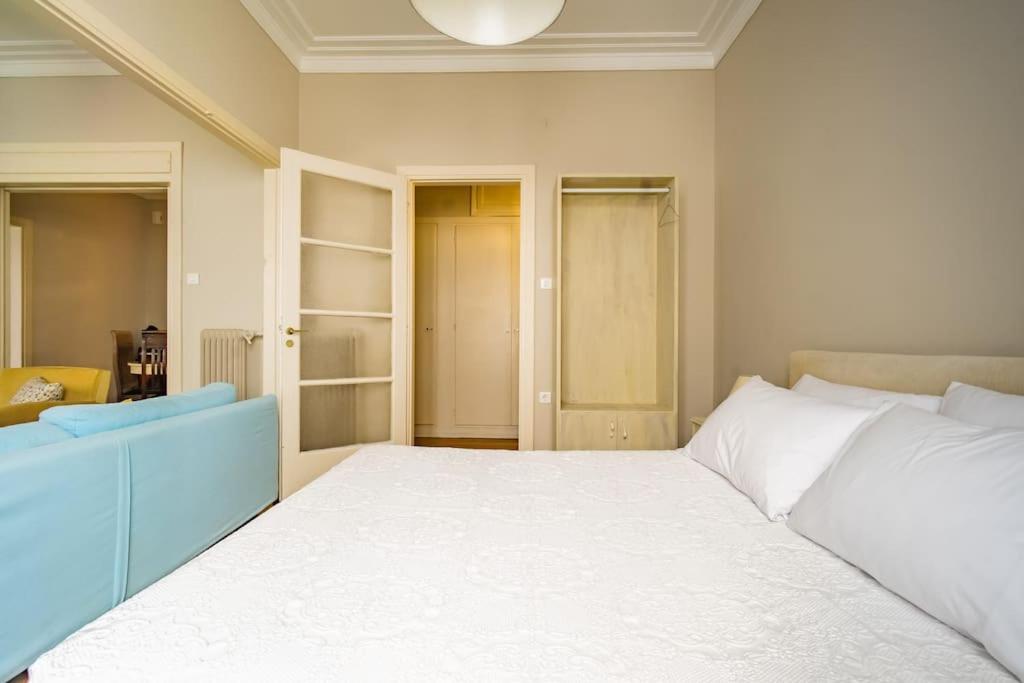 Emporikon Apartment Steps From Historic Center Athènes Extérieur photo